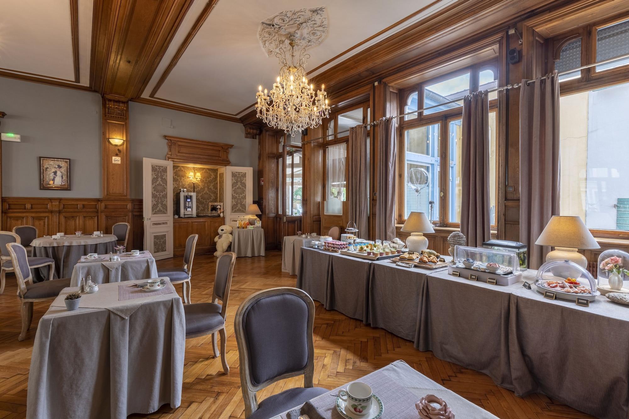 The Originals Boutique, Hotel De La Balance, Montbéliard Kültér fotó