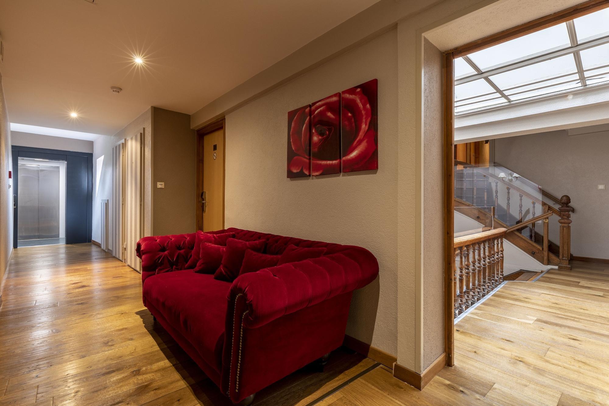 The Originals Boutique, Hotel De La Balance, Montbéliard Kültér fotó