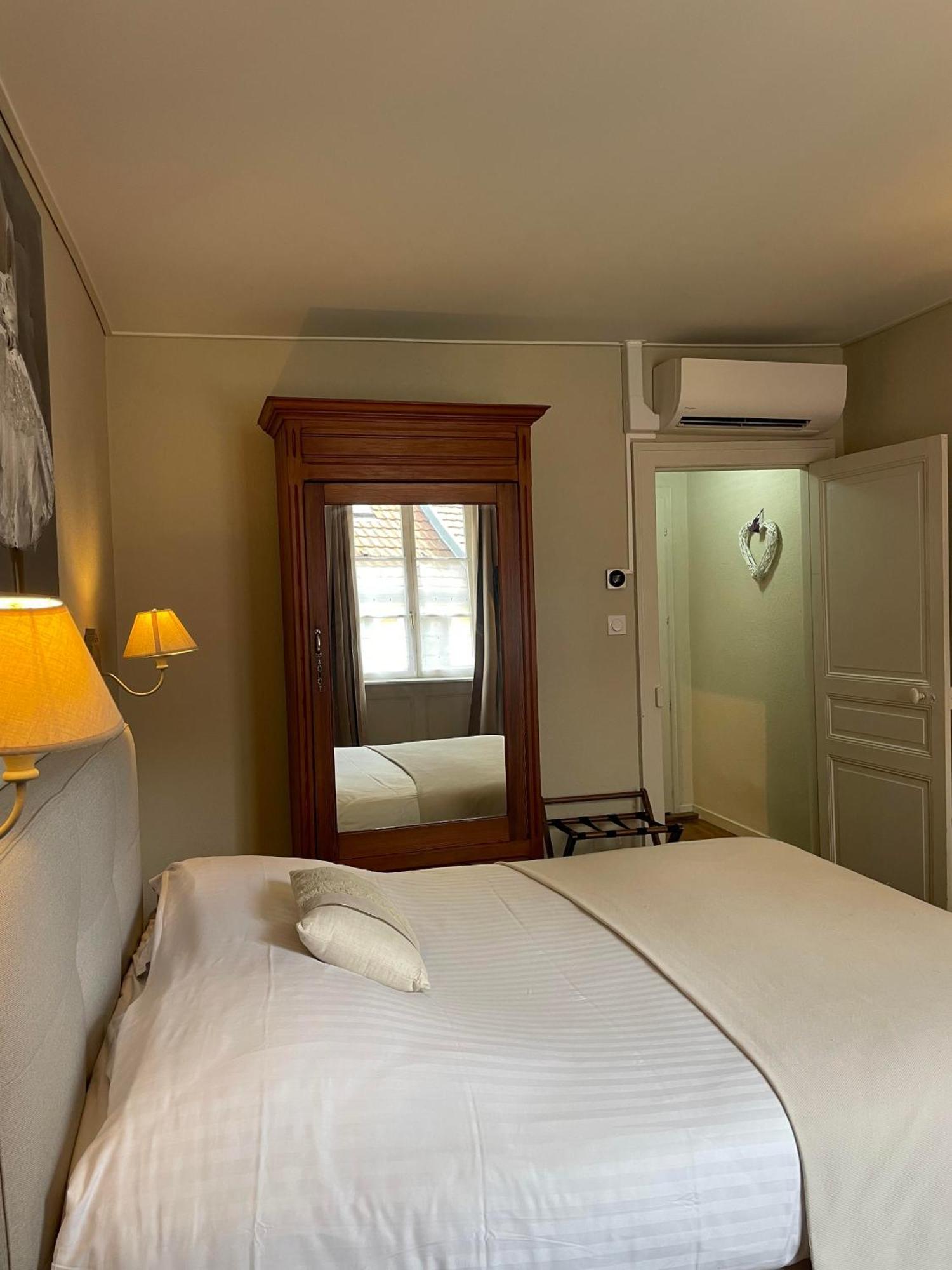 The Originals Boutique, Hotel De La Balance, Montbéliard Kültér fotó