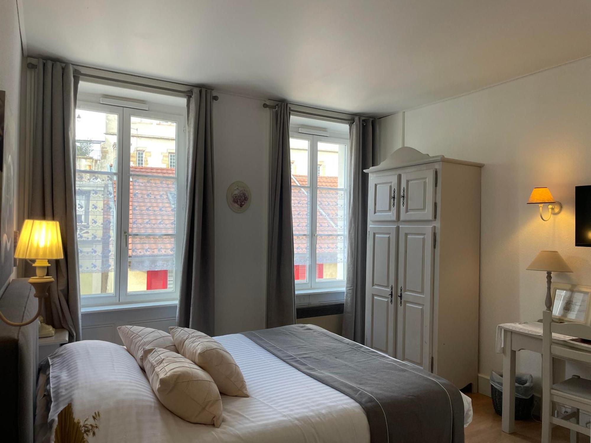 The Originals Boutique, Hotel De La Balance, Montbéliard Kültér fotó
