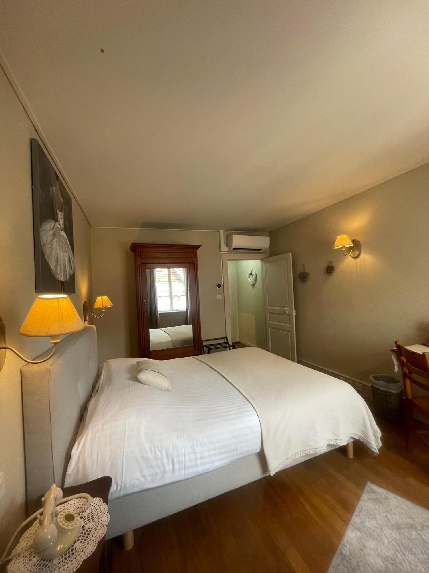The Originals Boutique, Hotel De La Balance, Montbéliard Kültér fotó